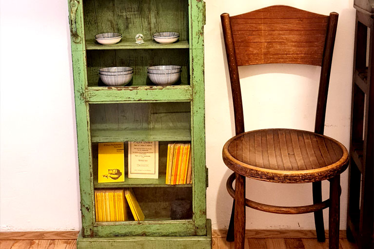 Bücher in der Vitrine