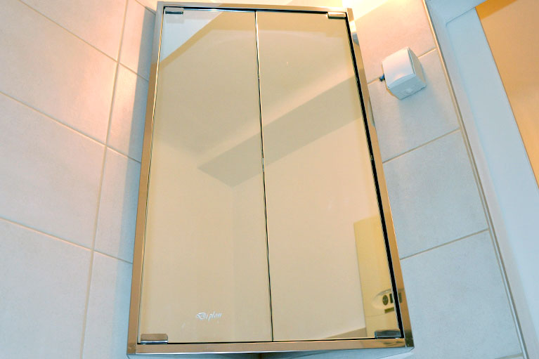 Spiegelschrank